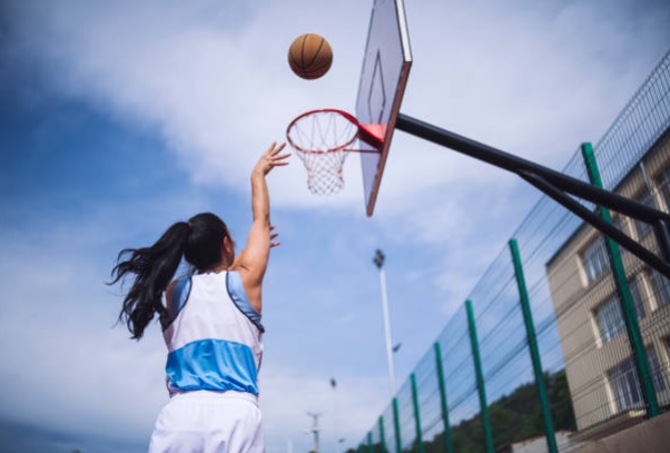 Allénati contro la violenza: al PalaCarrassi di Bari una giornata con il basket femminile
