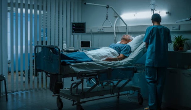 Anziani non autosufficienti, lasciati in ospedali più del dovuto